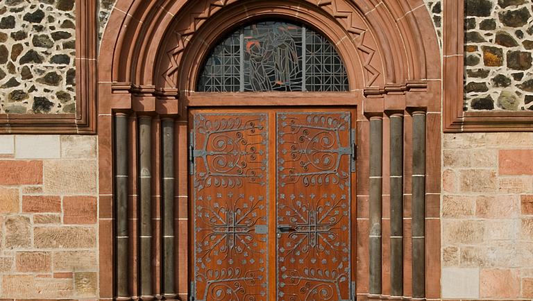 Restaurierung der Außenfassade der Paulskirche, Großauheim